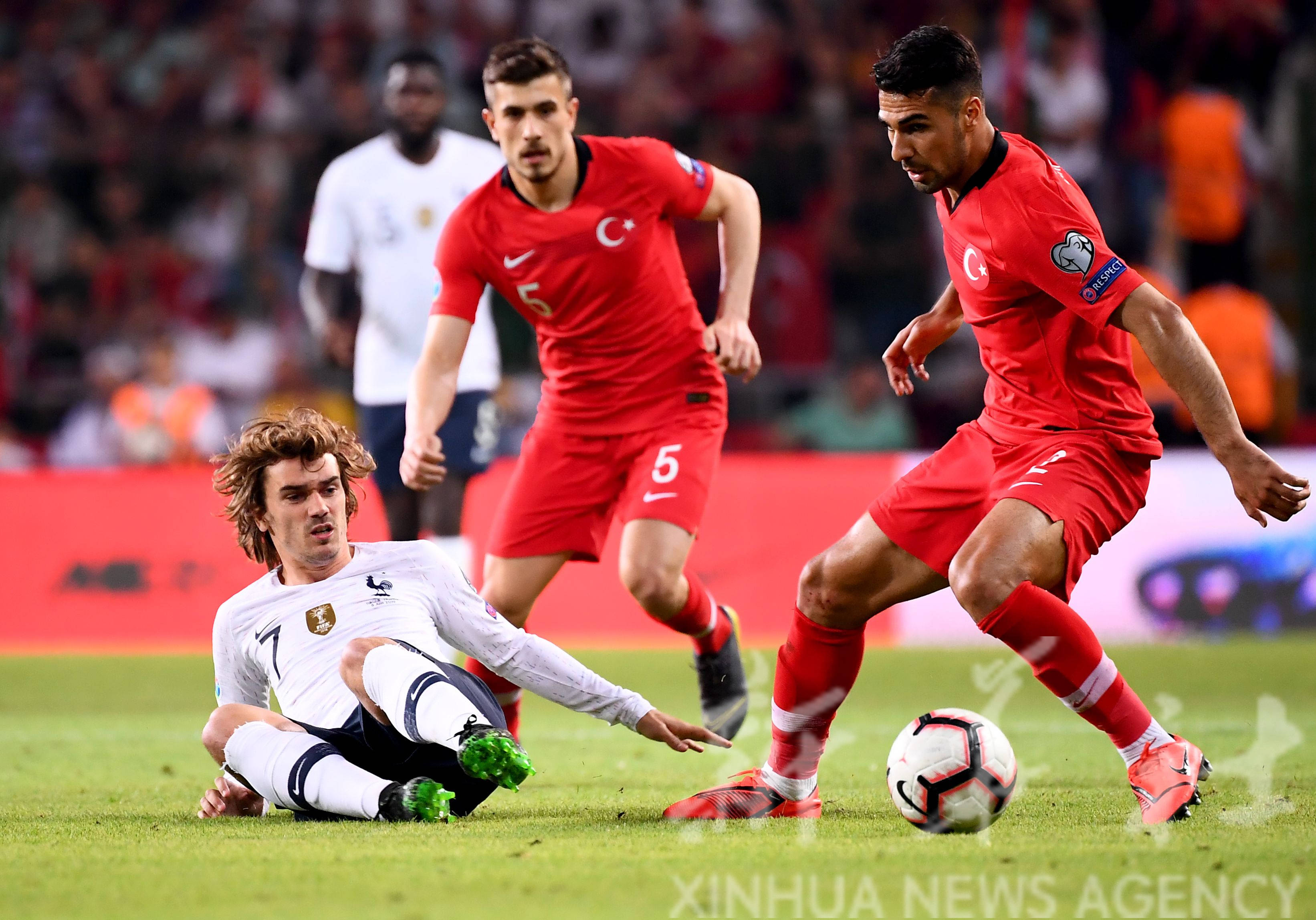 开云平台-包含土耳其战胜冰岛，欧洲国家杯首轮赛事精彩上演的词条
