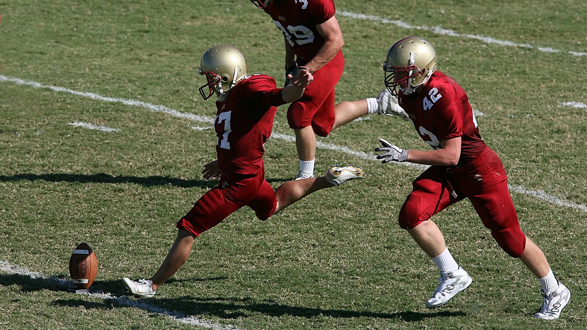 赛道之外的速度对决，当F1争冠焦点映照塞内加尔的速胜启示